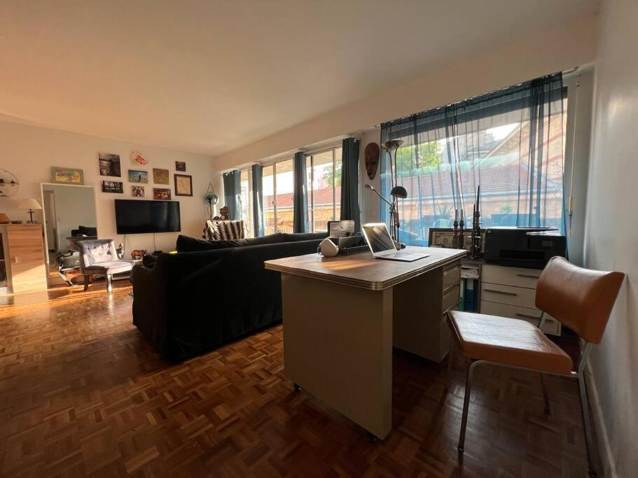 Grand Appartement Avec Balcon Et Parking Gratuit Sur Place Parijs Buitenkant foto